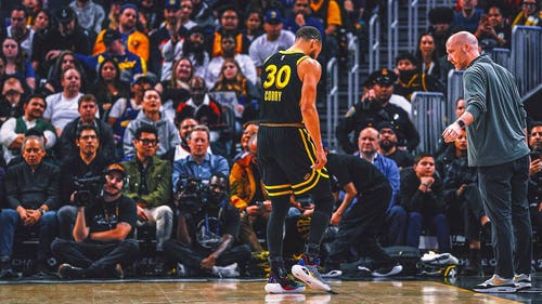 Imágenes de tendencia de la NBA: la estrella de los Warriors, Stephen Curry, evita una lesión importante en el tobillo, es poco probable que se pierda la prórroga