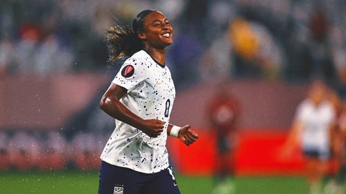UNITED STATES WOMEN Trending Image: With some help from Alex Morgan, 19-year-old Jaedyn Shaw is shining with the USWNT