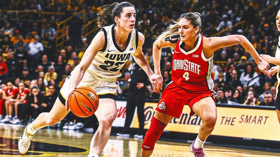 Women's AP Top 25: Iowa moves up to No. 3 behind South Carolina, Stanford