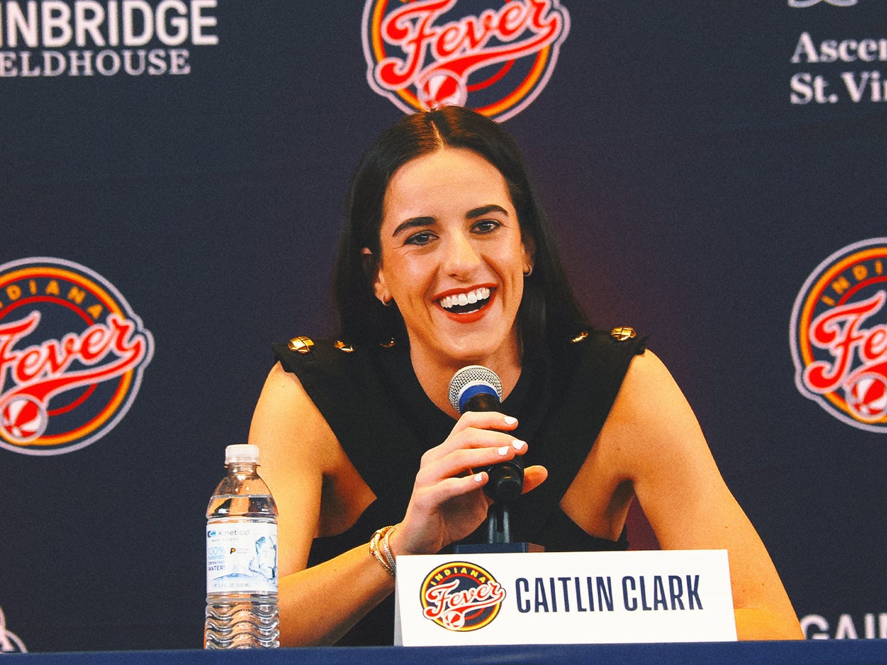 Caitlin Clark reportedly set to sign lucrative deal with Nike, that includes signature shoe | FOX Sports