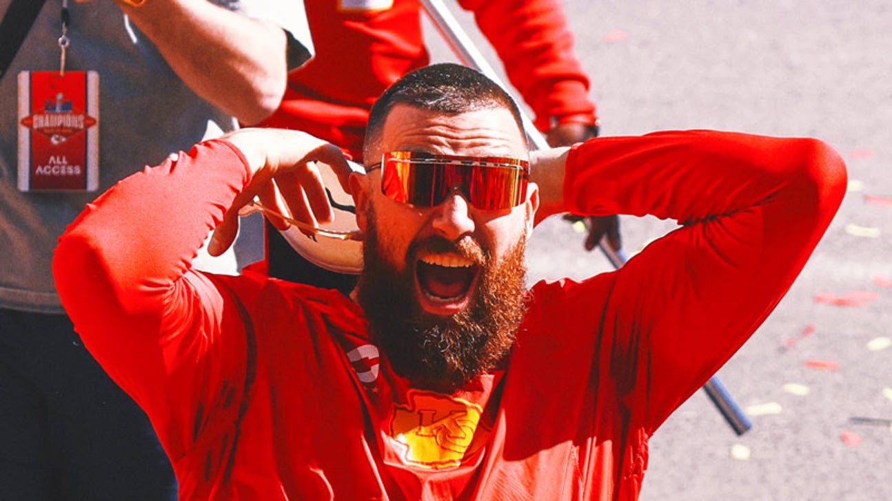 Chiefs' Travis Kelce downs, spikes beer when receiving diploma from Cincinnati