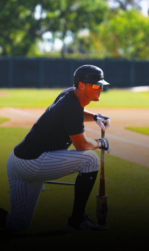 DJ LeMahieu leaves 1st minor league rehab game in 2nd inning with sore right foot
