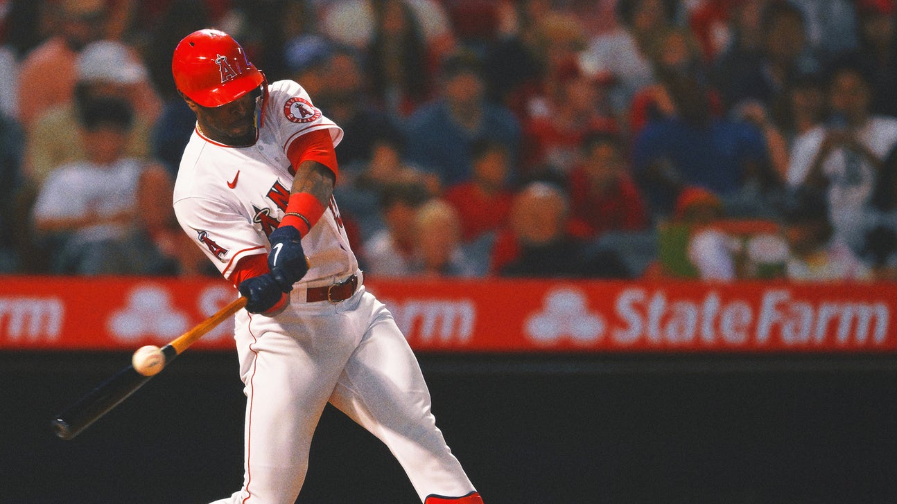 Ex-MLB player Monte Harrison, 28, plans to walk on with Arkansas football