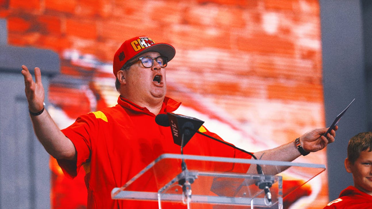 Eric Stonestreet talks Kansas Speedway, NASCAR access with Kevin Harvick