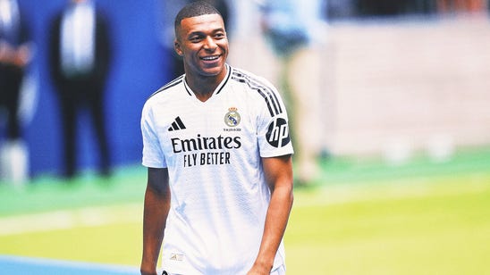Kylian Mbappé welcomed by Real Madrid fans at packed Santiago Bernabeu Stadium
