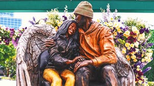 LOS ANGELES LAKERS Trending Image: Lakers unveil statue of Kobe and Gigi Bryant