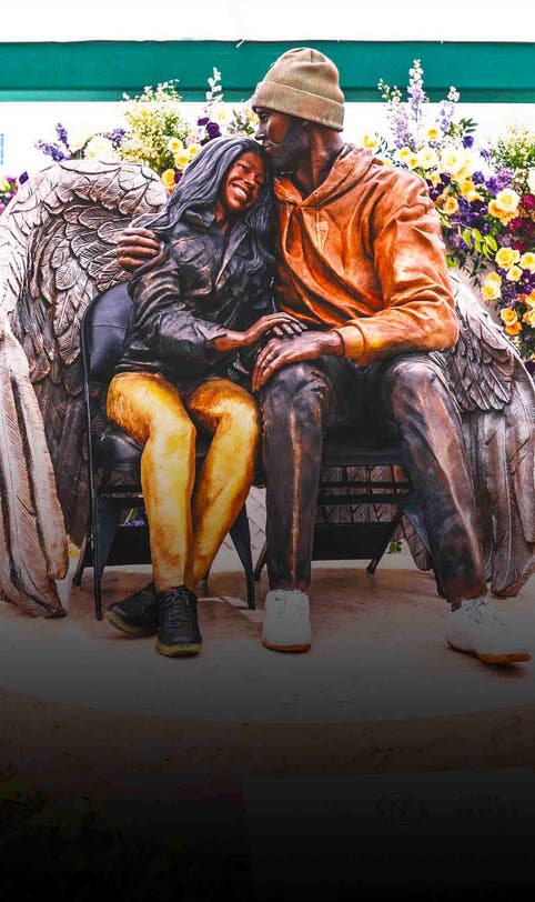 Lakers unveil statue of Kobe and Gigi Bryant
