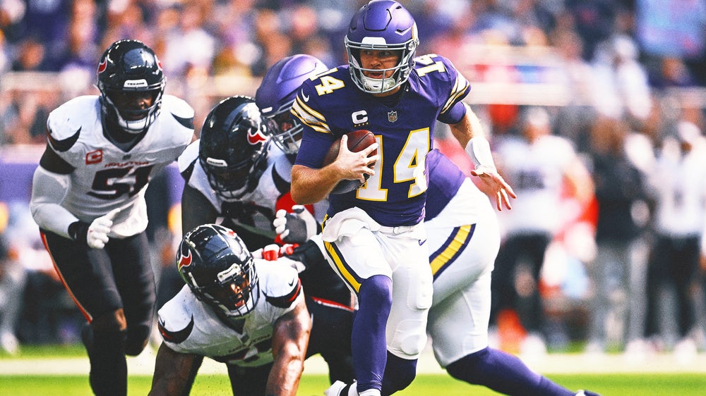 Vikings QB Sam Darnold suffers knee bruise, but MRI shows no major injury