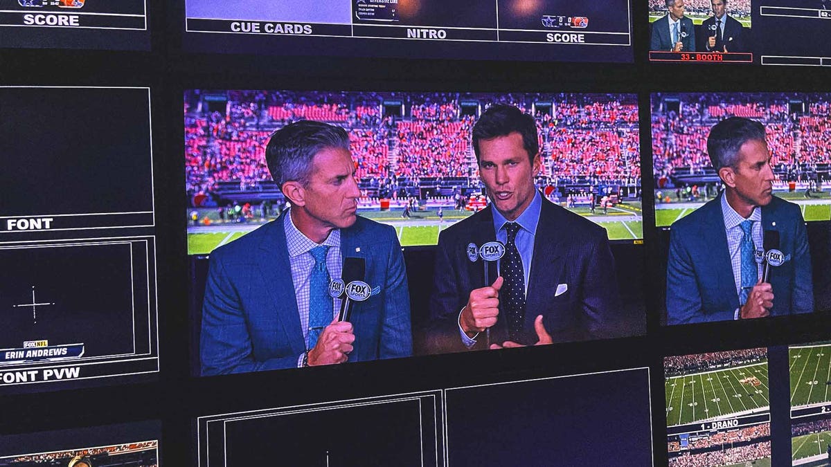 Kevin Burkhardt and Tom Brady worked together to build chemistry heading into the season. (Photo by Richie Zyontz)