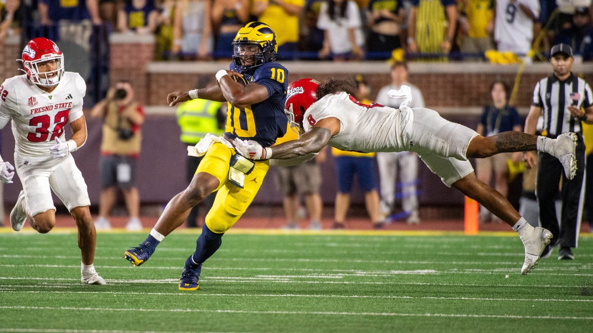 Michigan QB Alex Orji had five carries for 32 yards in Michigan's 30-10 win over Fresno State in Week 1. (Photo by Aaron J. Thornton/Getty Images)