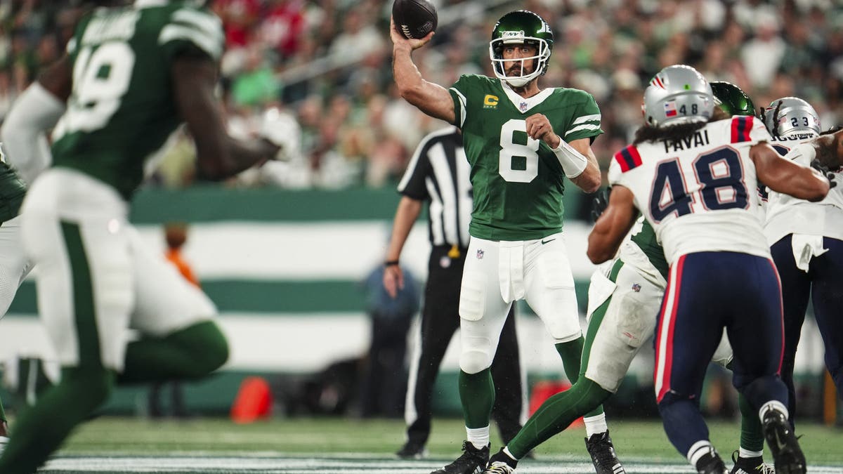 Aaron Rodgers passed for 281 yards and 2 TDs in Week 3. (Photo by Cooper Neill/Getty Images)