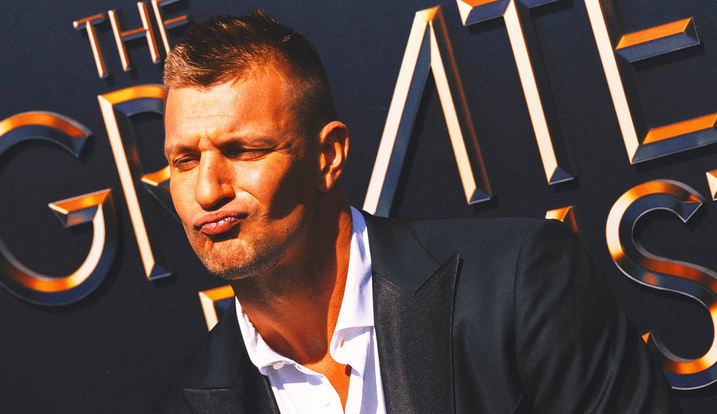Check out how the FOX NFL Sunday crew pranked Rob Gronkowski on ‘live’ TV