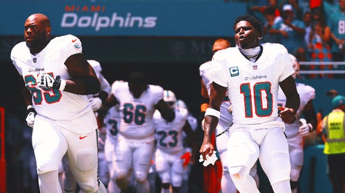 NFL Trending Image: Dolphins rally around Tyreek Hill as agent calls for officers to be fired