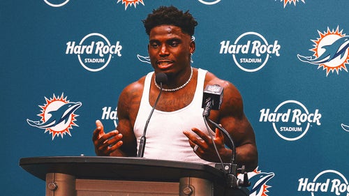 MIAMI DOLPHINS Trending Image: Tyreek Hill says he could have handled traffic stop better, but still wants officer fired