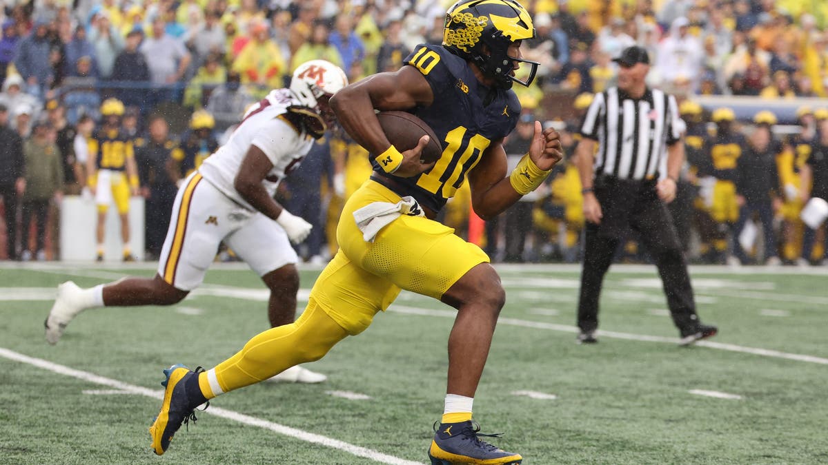 Michigan QB Alex Orji leads a Michigan passing offense that ranks 130th in the country at 115.4 yards per game. (Photo by Gregory Shamus/Getty Images). (Photo by Gregory Shamus/Getty Images)