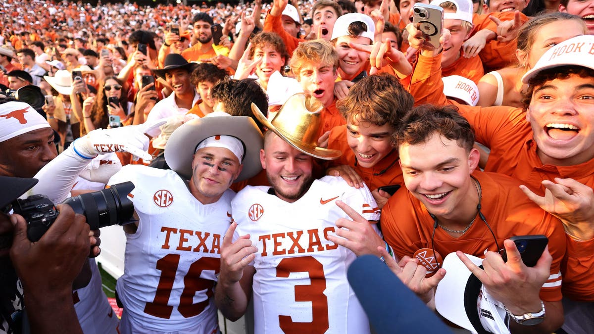 Texas QB Quinn Ewers threw for 199 yards and had two total touchdowns in his return against Oklahoma. 