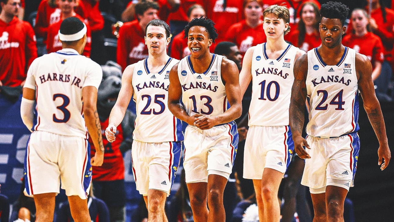 AP Top 25: Kansas gets No. 1 nod ahead of Alabama, UConn in preseason poll
