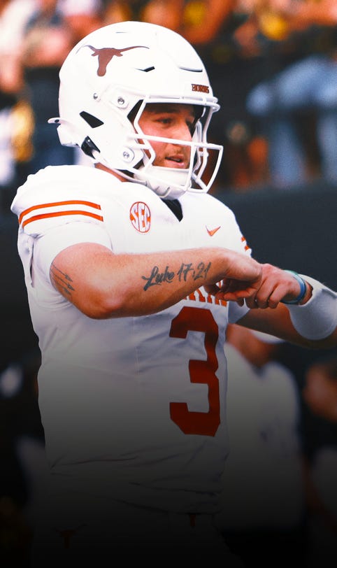 Quinn Ewers throws for 3 TDs as No. 5 Texas beats No. 25 Vanderbilt 27-24