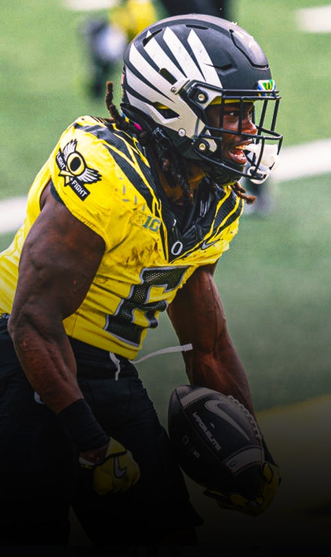 AP Top 25: Oregon keeps top spot; Notre Dame, Texas A&M jump; Colorado enters