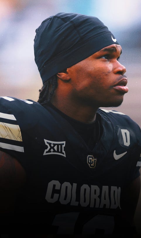 Colorado's Travis Hunter leaves game vs. KSU with apparent shoulder injury