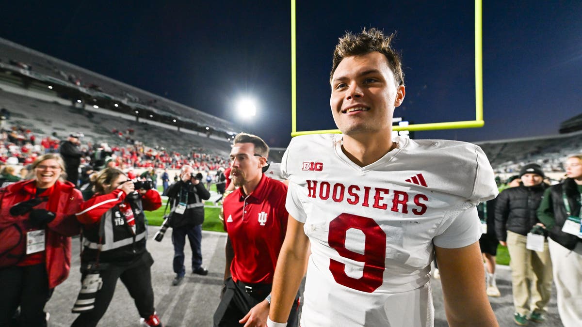 Indiana QB Kurtis Rourke threw four touchdowns in his return from a thumb injury on Saturday. (Photo by Adam Ruff/Icon Sportswire via Getty Images)
