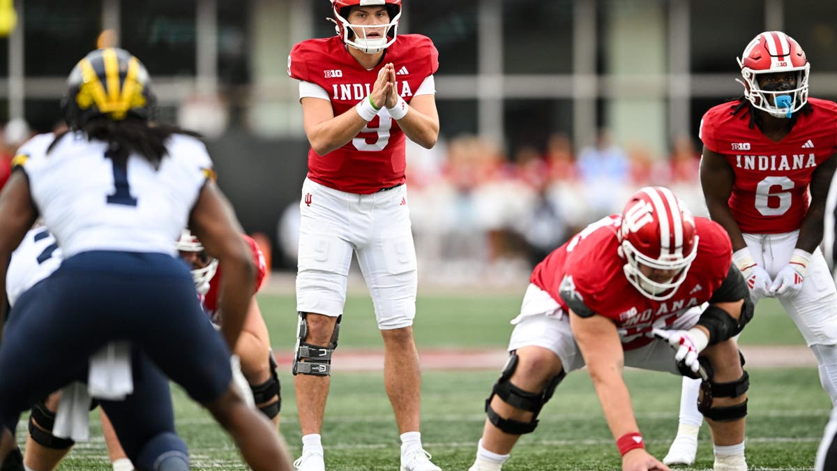 Indiana QB Kurtis Rourke has helped lead the Hoosiers to a perfect 10-0 record this season. (Photo by James Black/Icon Sportswire via Getty Images)
