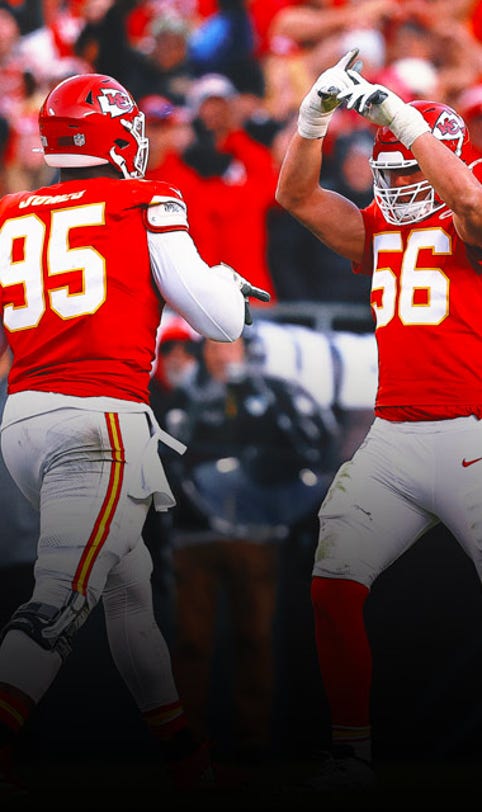 Chiefs recover botched snap by Raiders in final seconds, clinch playoff berth