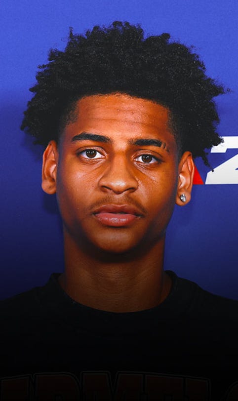 Kiyan Anthony, son of Carmelo Anthony, says he will play college basketball at Syracuse