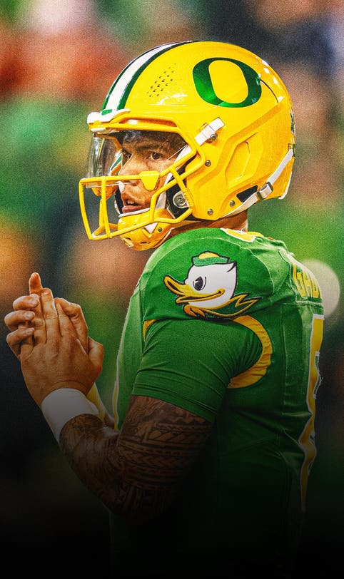 AP Top 25: Oregon remains No. 1; Georgia, Miami (Fla.) drop out of top 10