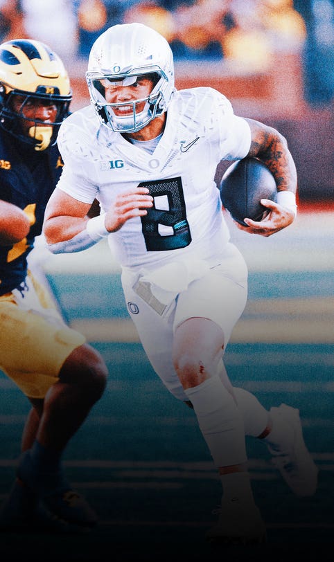 Heisman hopeful Dillon Gabriel leads No. 1 Oregon to 38-17 win over Michigan