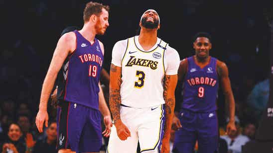 Lakers' Anthony Davis injures eye while blocking Jakob Poeltl's dunk attempt