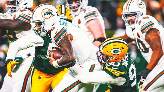 Packers use fast start to stifle Dolphins, win third straight