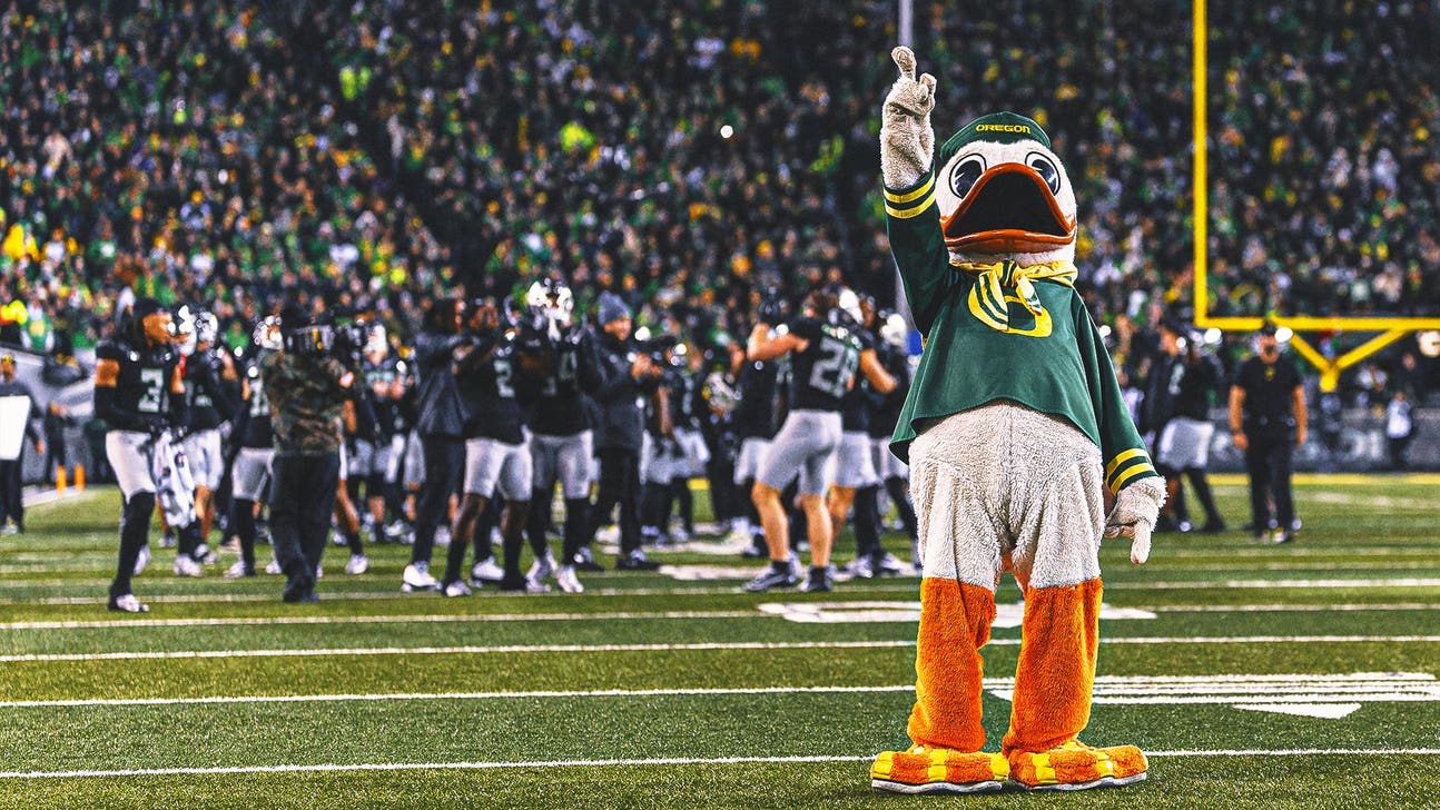 AP Top 25: Oregon remains No. 1; Ohio State, Miami, Clemson take plunge