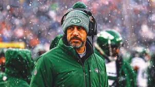 NEXT Trending Image: Jets are sticking with struggling Aaron Rodgers as their starting quarterback