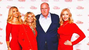 Andy Reid dons Santa suit to deliver perfect present to Chiefs' locker room