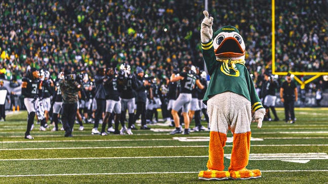 AP Top 25: Oregon remains No. 1; Ohio State, Miami, Clemson take plunge