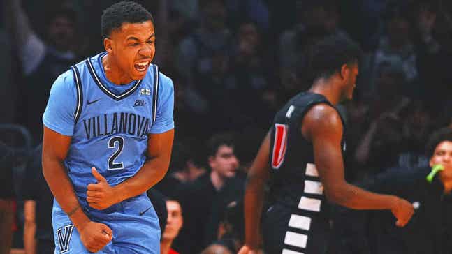 Eric Dixon scores 31 points as Villanova beats No. 14 Cincinnati 68-60