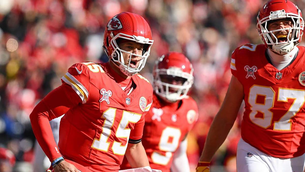 Patrick Mahomes and Travis Kelce didn't play in the Chiefs' regular-season finale loss to the Broncos. With the first-round bye, Mahomes, Kelce and some other notable Chiefs players will have at least 24 days off before their first playoff game. (Tammy Ljungblad/Kansas City Star/Tribune News Service via Getty Images)