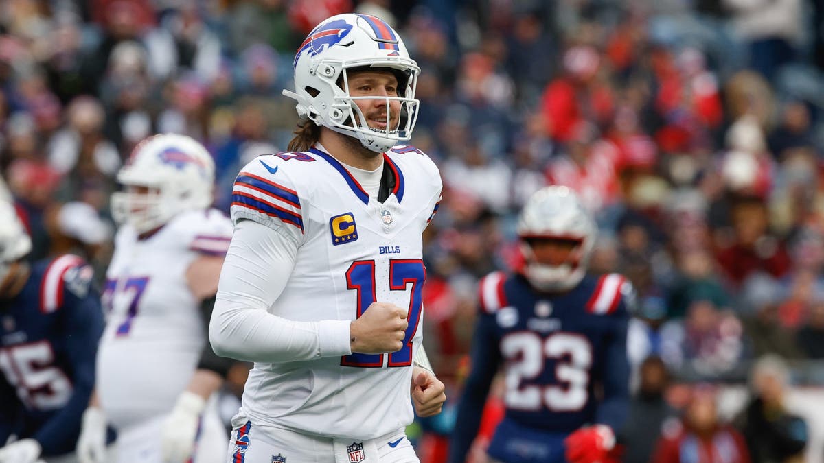 Josh Allen played just one snap in Buffalo's loss to the Patriots in order to continue his games-started streak. The Bills QB heads into the postseason as the betting favorite to win MVP. (Photo by Rich Gagnon/Getty Images)