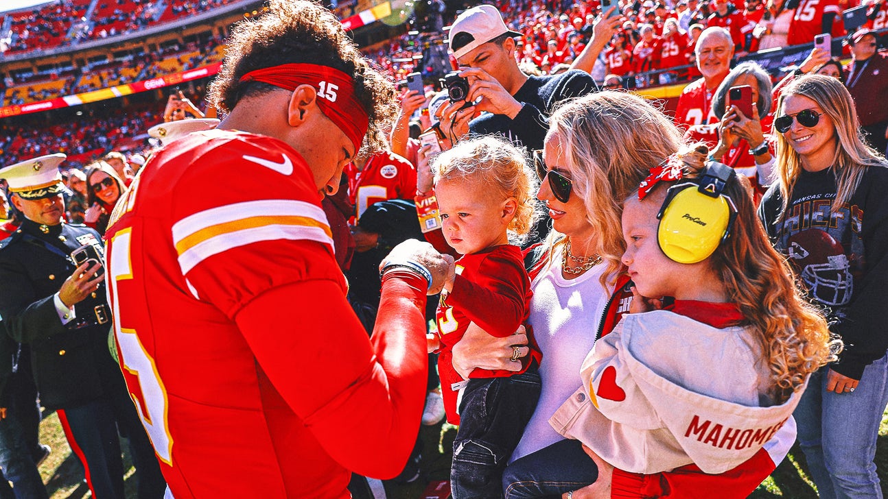 Patrick, Brittany Mahomes welcome daughter Golden Raye, as promised, during Chiefs' bye