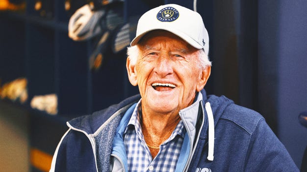 Brewers Pay Tribute to Longtime Broadcaster Bob Uecker in Pregame Ceremony