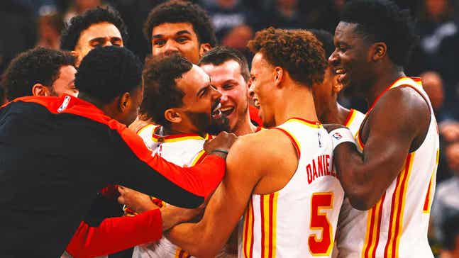 Trae Young Hits Buzzer-Beating 3-Pointer to Lift Hawks Over Jazz