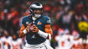 PATRICK MAHOMES II Trending Image: Super Bowl 2025 MVP odds: Jalen Hurts tops oddsboard at halftime