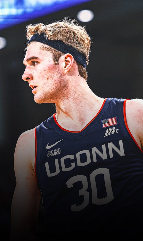 Liam McNeeley scores career-high 38 points to lead UConn past Creighton