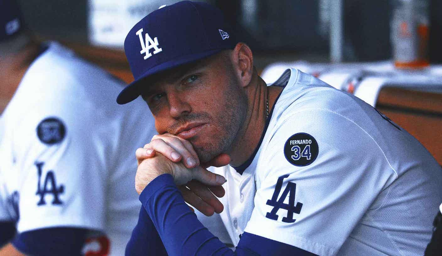 Dodgers' Freddie Freeman hurts surgically repaired ankle after slipping in shower