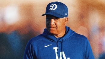 Dodgers, Dave Roberts agree to record-breaking four-year extension