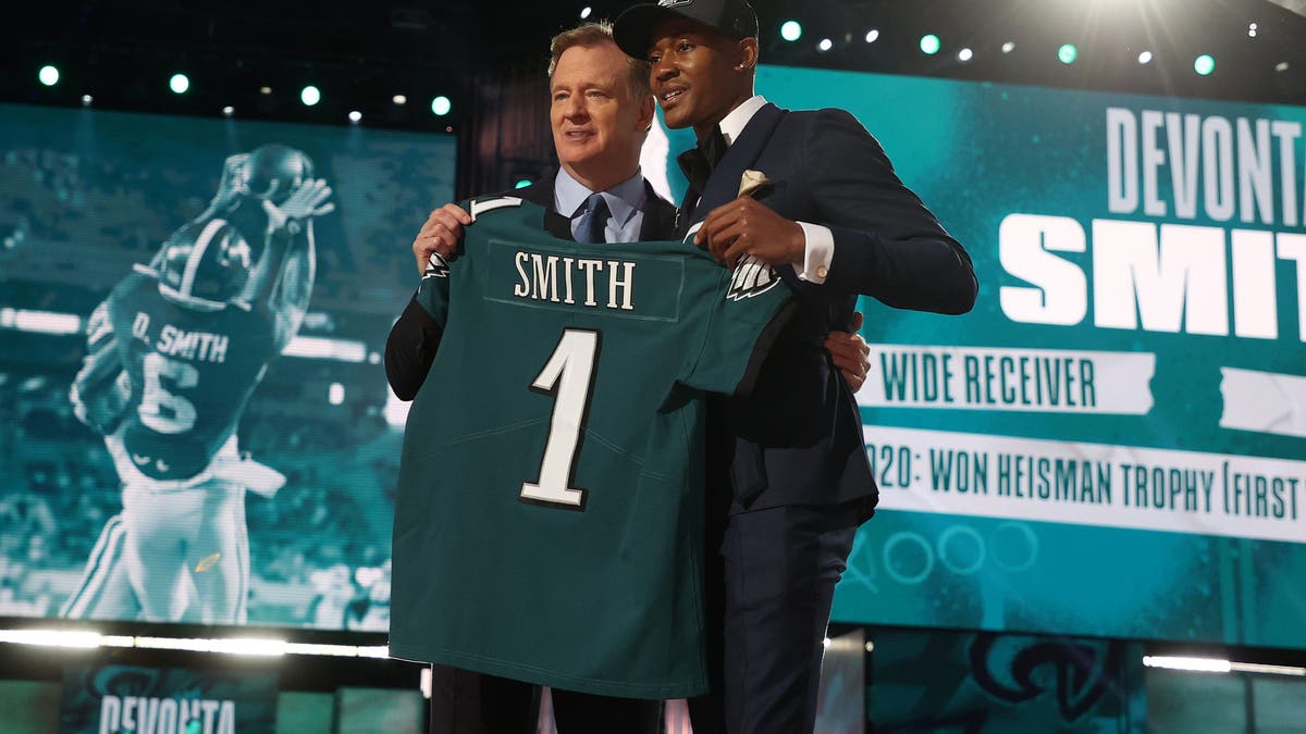 The Giants saw the Eagles trade one spot ahead of them in the 2021 NFL Draft to snag their first-round target, DeVonta Smith.