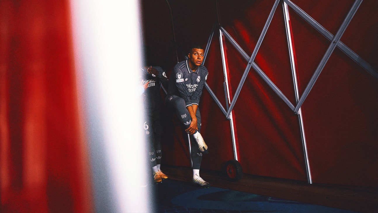 Kylian Mbappé sent off for reckless tackle on Antonio Blanco