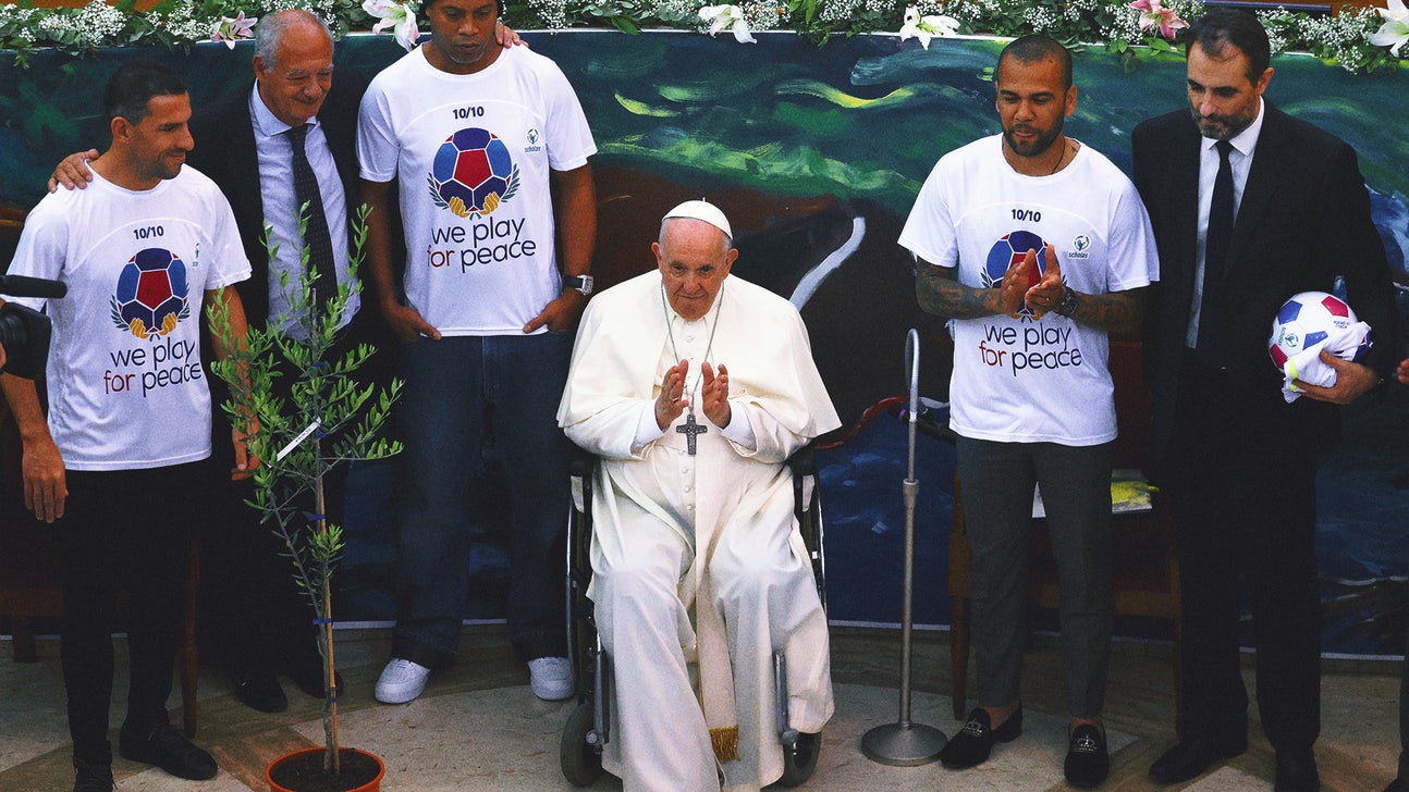 Sports world mourns soccer-loving Pope Francis with games in Italy and Argentina postponed