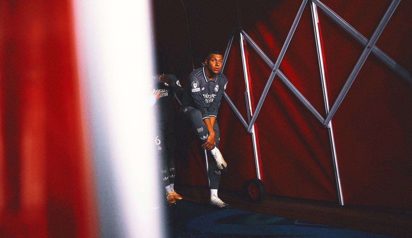 Kylian Mbappé sent off for reckless tackle on Antonio Blanco